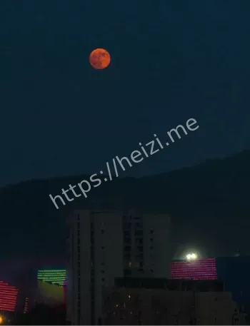 红月亮在午夜朋友圈刷屏